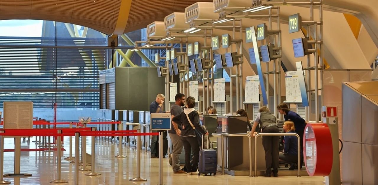 Frontier Airlines Adolfo Suárez Madrid–Barajas Airport – MAD Terminal