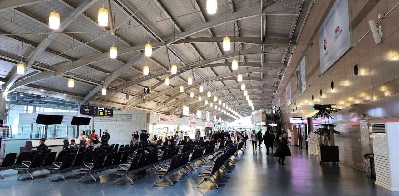 Endeavor Air PUS Terminal